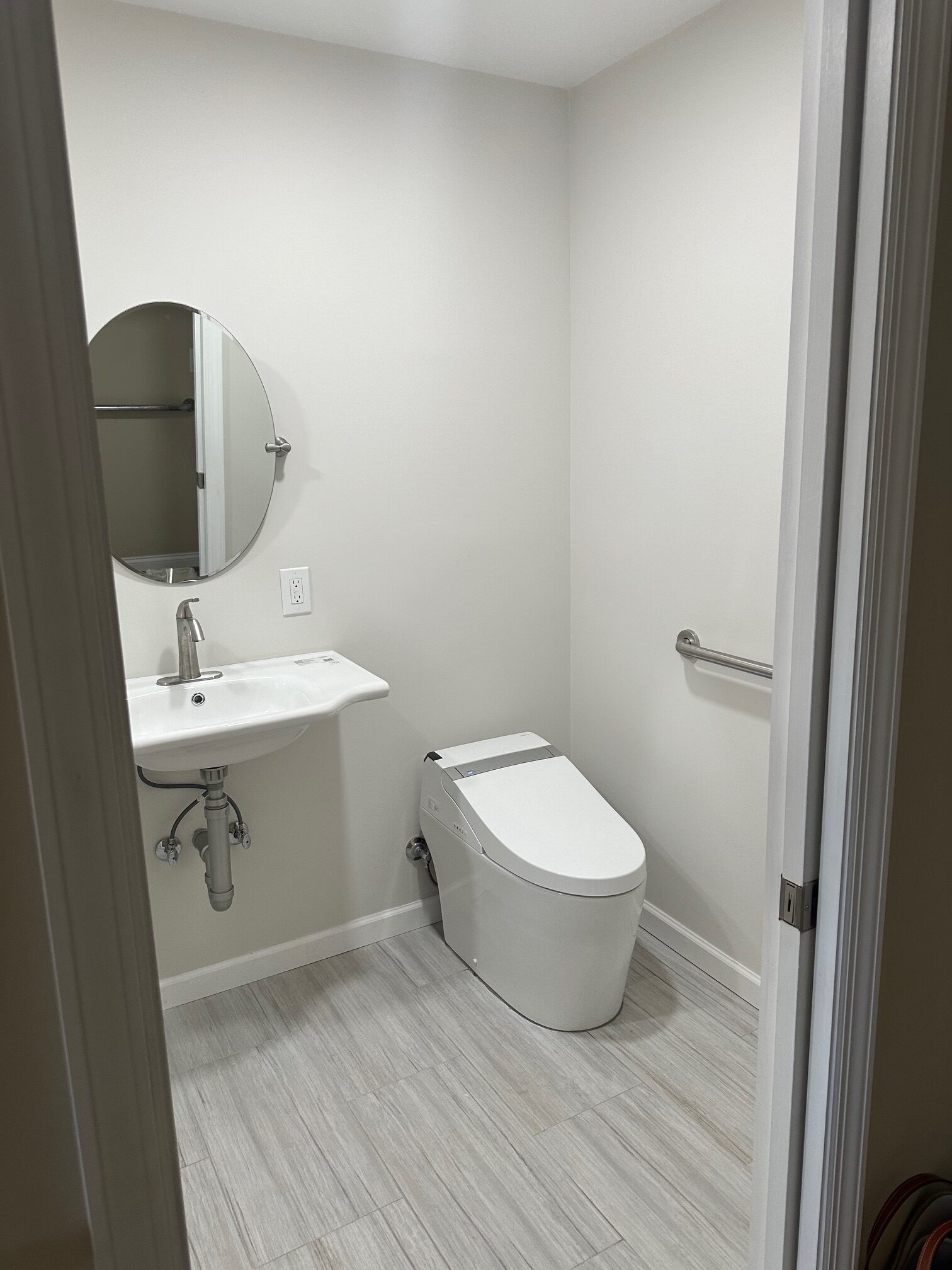 Handicap accessible bathroom